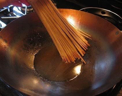 RAYCRAFT WORLD Wok Cleaning Brush/Whisk Bamboo Scrub Brush Kitchen Cleaning Pot Scrubber Dish Pan Brush for Cooking Skillet Grill Utensils Scrubbing Cleaning