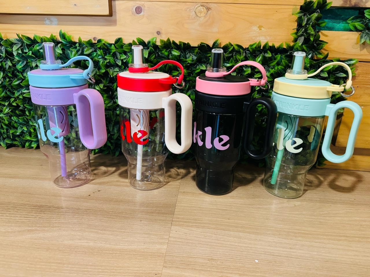 RAYCRAFT WORLD 600ML Plastic Sipper with Plastic Handle Great for Making and Storing Smoothies, Protein Shakes, juices.