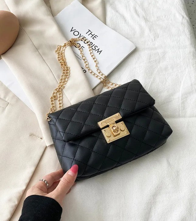 RAYCRAFT WORLD Quilted Crossbody Handbag with Gold Chain Strap, Faux Leather, suitable for both casual outings and formal occasions with timeless appeal, Metal Lock Closure