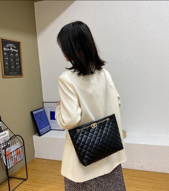 RAYCRAFT WORLD Quilted Shoulder Bag with Gold Chain Straps, PU Leather, luxurious gold-tone turn-lock clasp and matching dual-chain straps. Fashion Handbag for Women